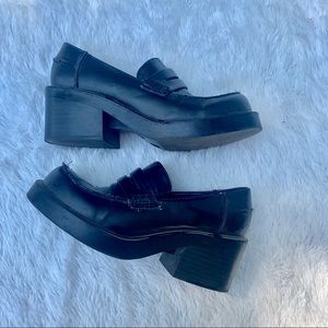 VINTAGE 90s platform loafers